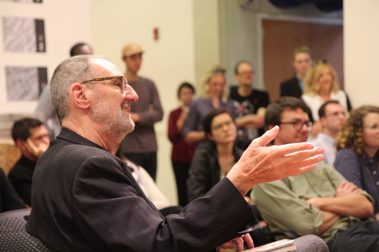 Thom Mayne discusses a student's design